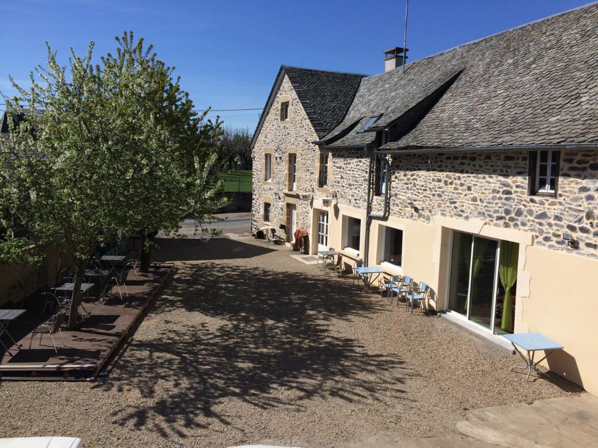 Aux Portes D'Aubrac Studio 2 Personnes Bed and Breakfast Condom-d'Aubrac Exteriör bild